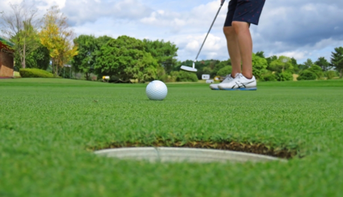 初心者必見 夏ゴルフの服装と守るべき３つの注意点 ゴルファボ