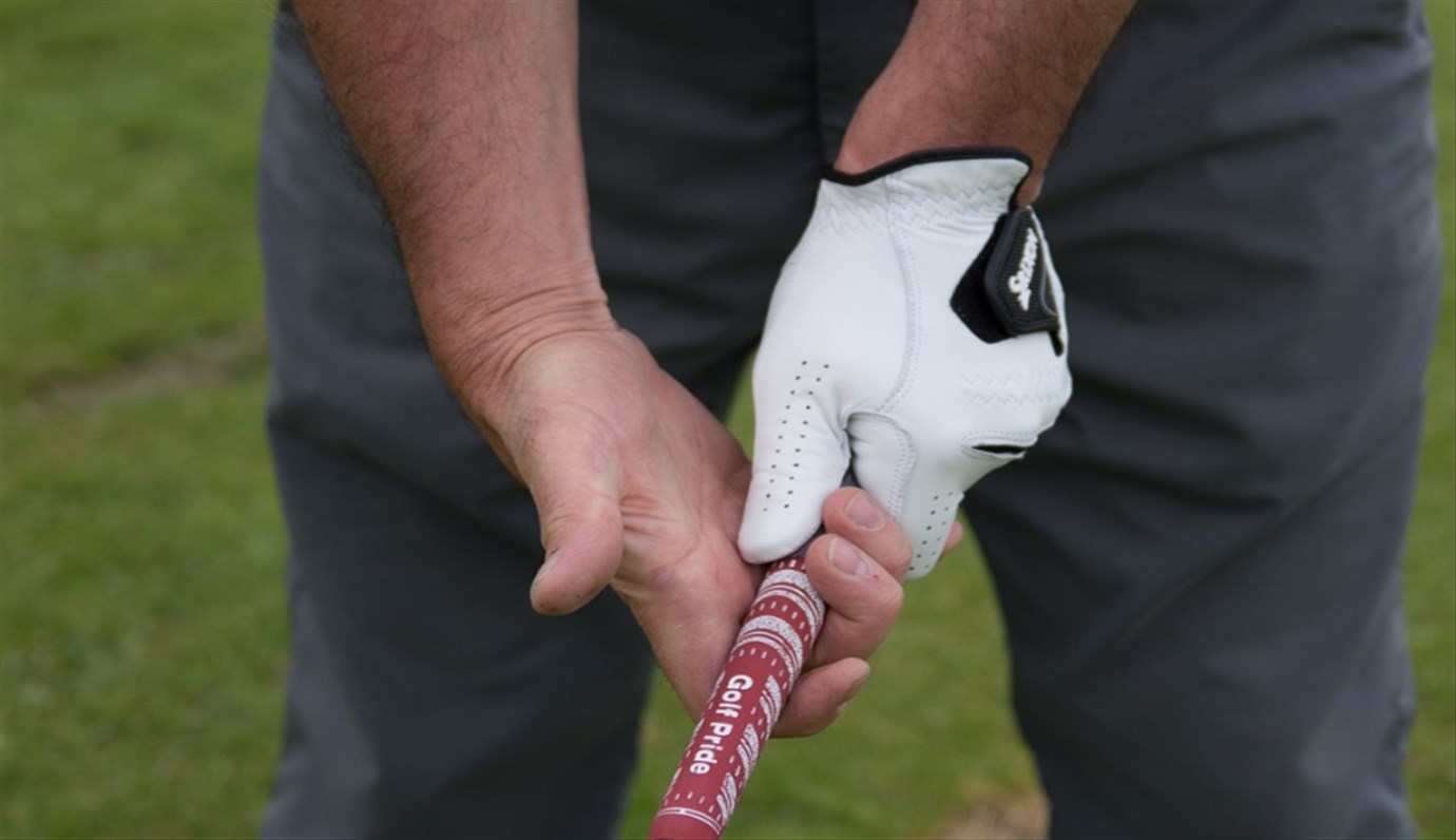 左手小指を外す ゴルフが上手くなるマル秘練習法とは ゴルファボ