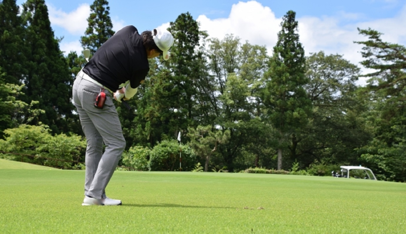 ゴルフ右肩が下がる原因と改善するための３つのポイント ゴルファボ